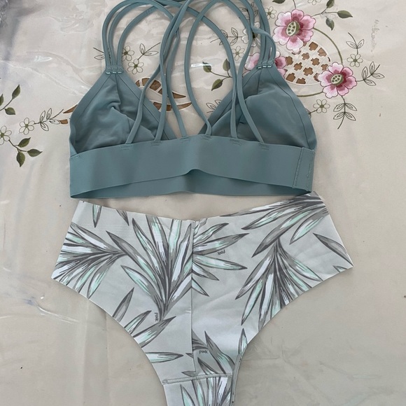 New XS VS PINK Bralette + S cheekster panty - Picture 5 of 7